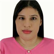 Profesora de psicología, imparte clases de manera virtual a estudiantes que se encuentren cursando los primeros semestres